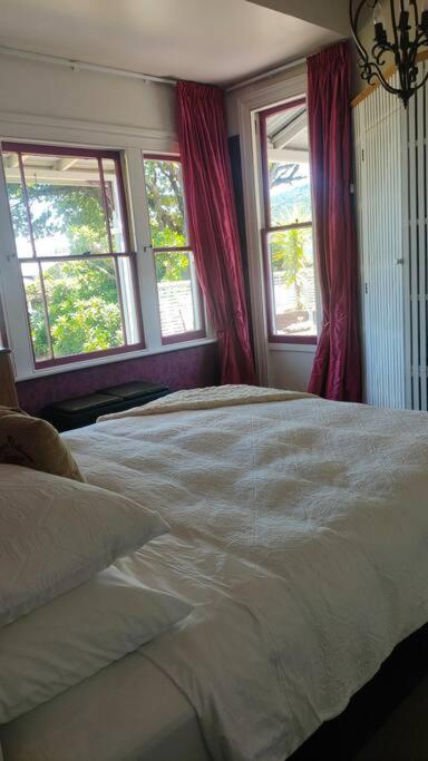 The Oaks- A Beautifully Appointed 1890S Villa Featherston Eksteriør billede