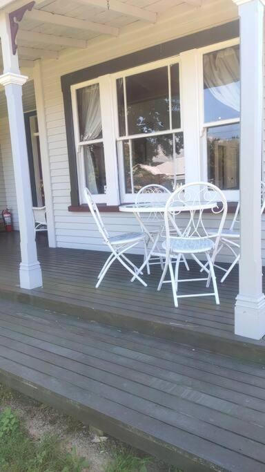 The Oaks- A Beautifully Appointed 1890S Villa Featherston Eksteriør billede