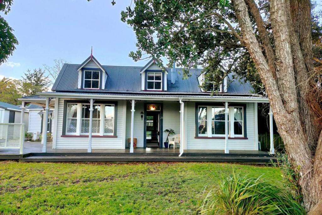 The Oaks- A Beautifully Appointed 1890S Villa Featherston Eksteriør billede